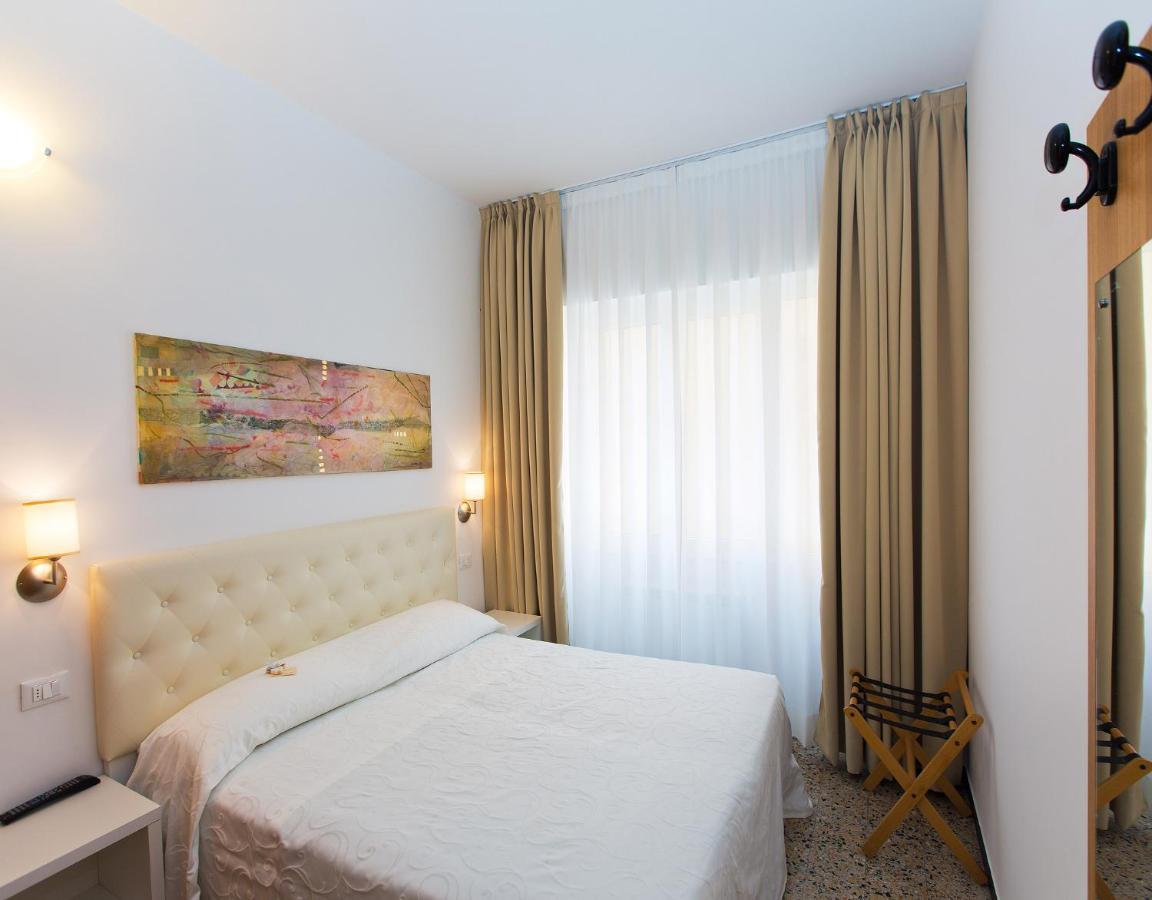 Hotel Maine Finale Ligure Exterior foto