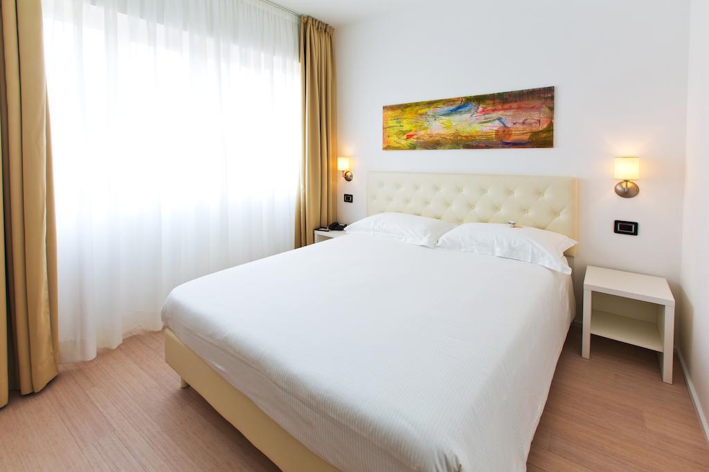 Hotel Maine Finale Ligure Cameră foto